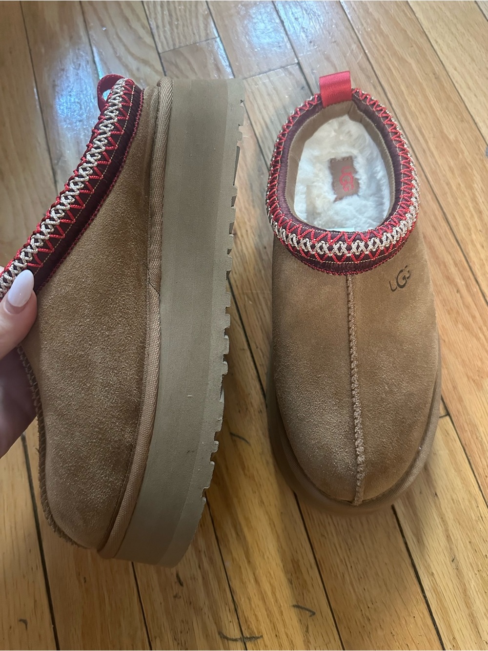 UGG Tazz like new Slip-On Mule in Chestnut with Red Trim - Picture 5 of 5